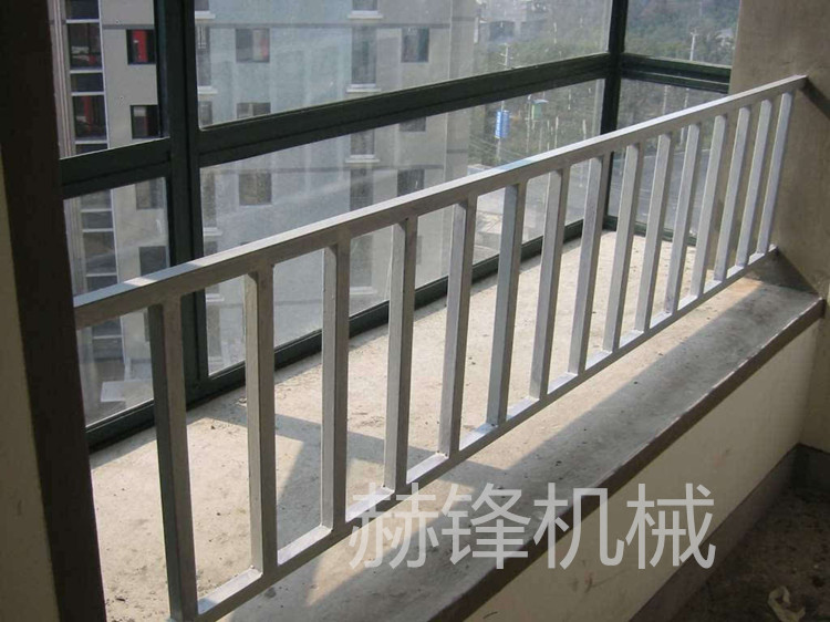 液压冲孔机广泛应用于不锈钢管,铝合金型材,锌钢护栏,铁管等五金制品