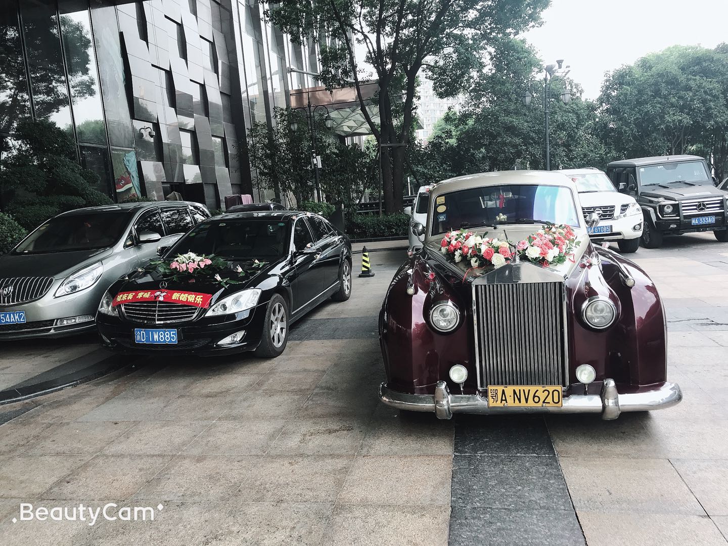 武汉新洲租婚车租豪华劳斯莱斯宾利清一色奔驰宝马出租