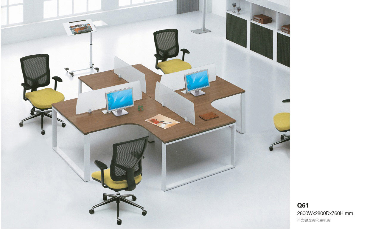 桌面设计:这款四人位的办公屏风,桌面屏风采取了板材隔断的形式,桌面