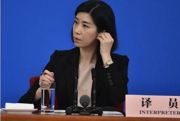 外交部翻译官走红颜值高能力强学霸光环背后是刻苦和坚持