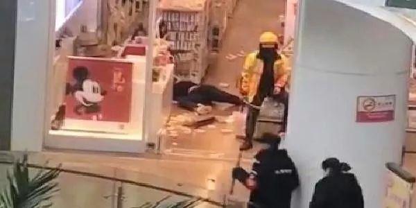 武汉一外卖小哥持刀捅人致死