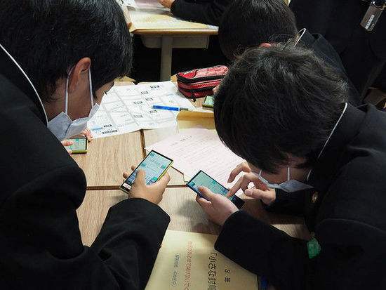 沉迷于"玩手机" 日本中小学生运动能力持续下降