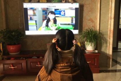 浙江平湖青田五万学生同上特殊的“网上开学第一课”