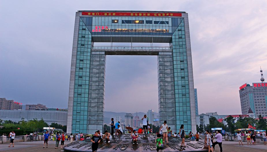 作为威海的标志性建筑,每天要接待全世界各国游客前来参观