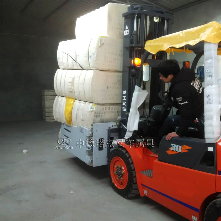叉车属具软包夹棉花包抱夹棉花包抱车6吨棉包抱车