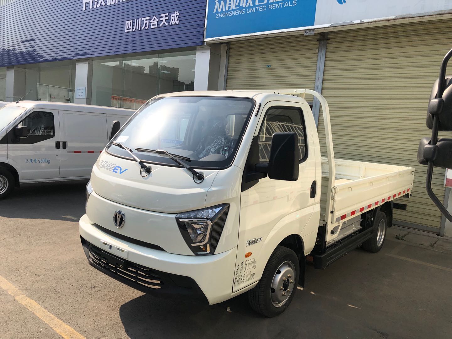 76_特价提供四川成都新能源微型面包车,纯电动客货车