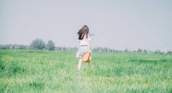 背影 拍出的是一种自然的意境