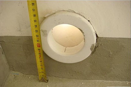 装修时可千万别忘了预留空调孔!我家弄错,现在墙面都毁了!