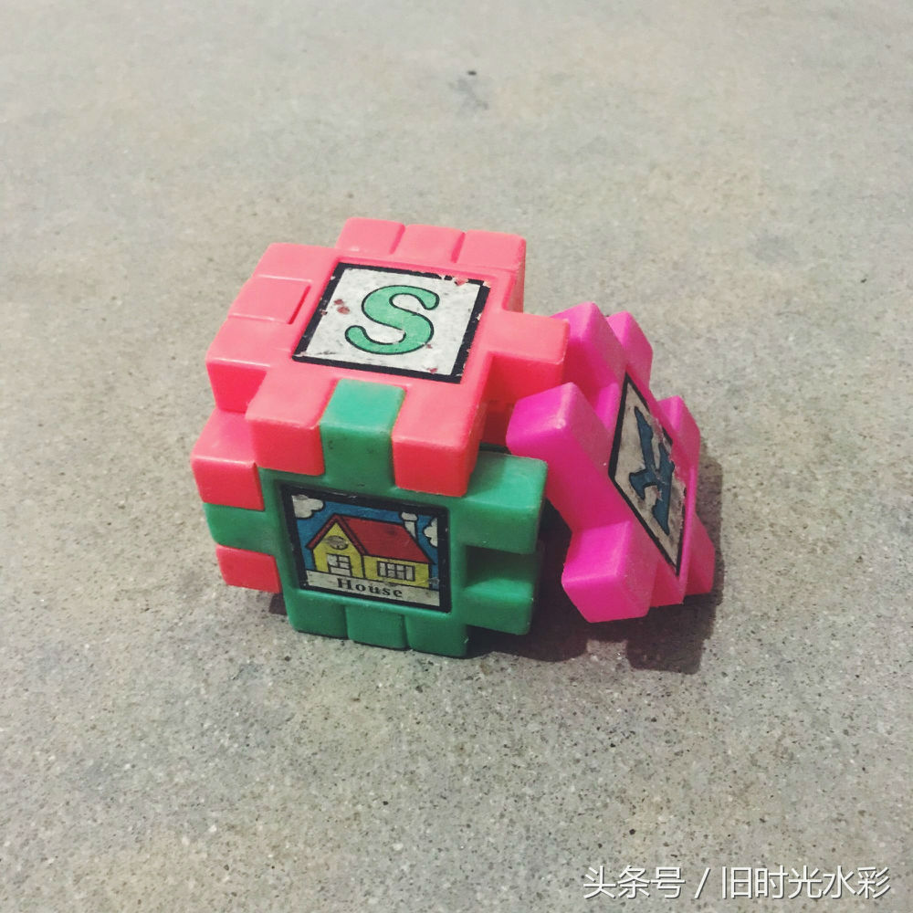 在小孩都知道乐高,磁力片,而90后的我们玩的是这个,求科普名字.