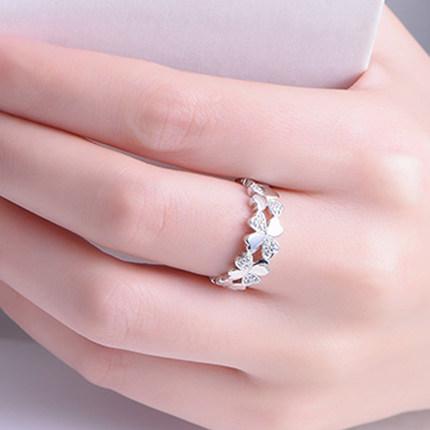 十分具有小清新的戒指,为你的纤纤玉手来点不一样的点缀