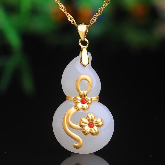 给女性长辈送礼物,就送高贵优雅气质的玉吊坠吧