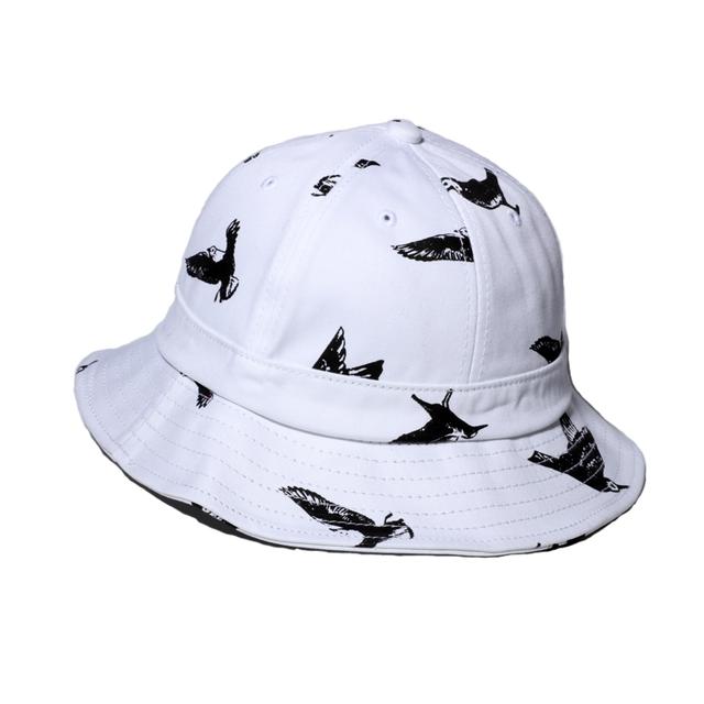 现在的帽子款式可真多,渔夫,棒球,亲子,还有别针款