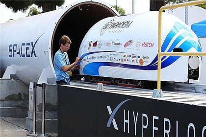 hyperloop超级高铁,按照设计师的设想,在真空管道中,利用胶囊式的