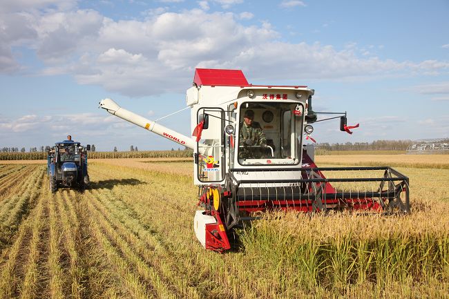 水稻收割机的四大作业技巧
