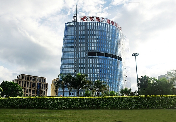 为迎接台庆的到来,东莞广播电视台将于今晚8点现场直播"精彩创新,携手