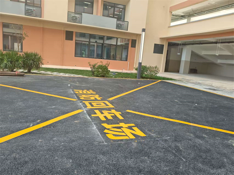 消防車道劃線-南寧江灣路東小學(xué)消防劃線05.jpg