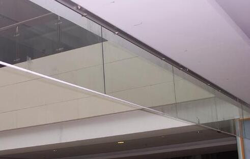 郑州供应玻璃挡烟垂壁，拥有良好的口碑