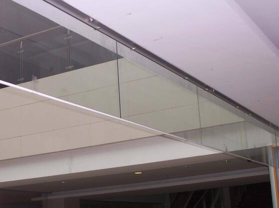 鄭州玻璃擋煙垂壁批發，正規機構，放心選擇