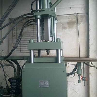 二手立式注塑机供应,价格实惠,欢迎咨询