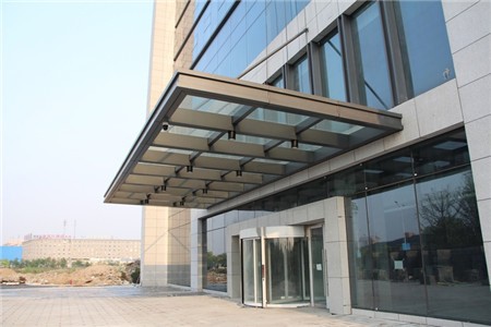 长沙雨花区玻璃雨棚制作,高品质,抗风压能力强