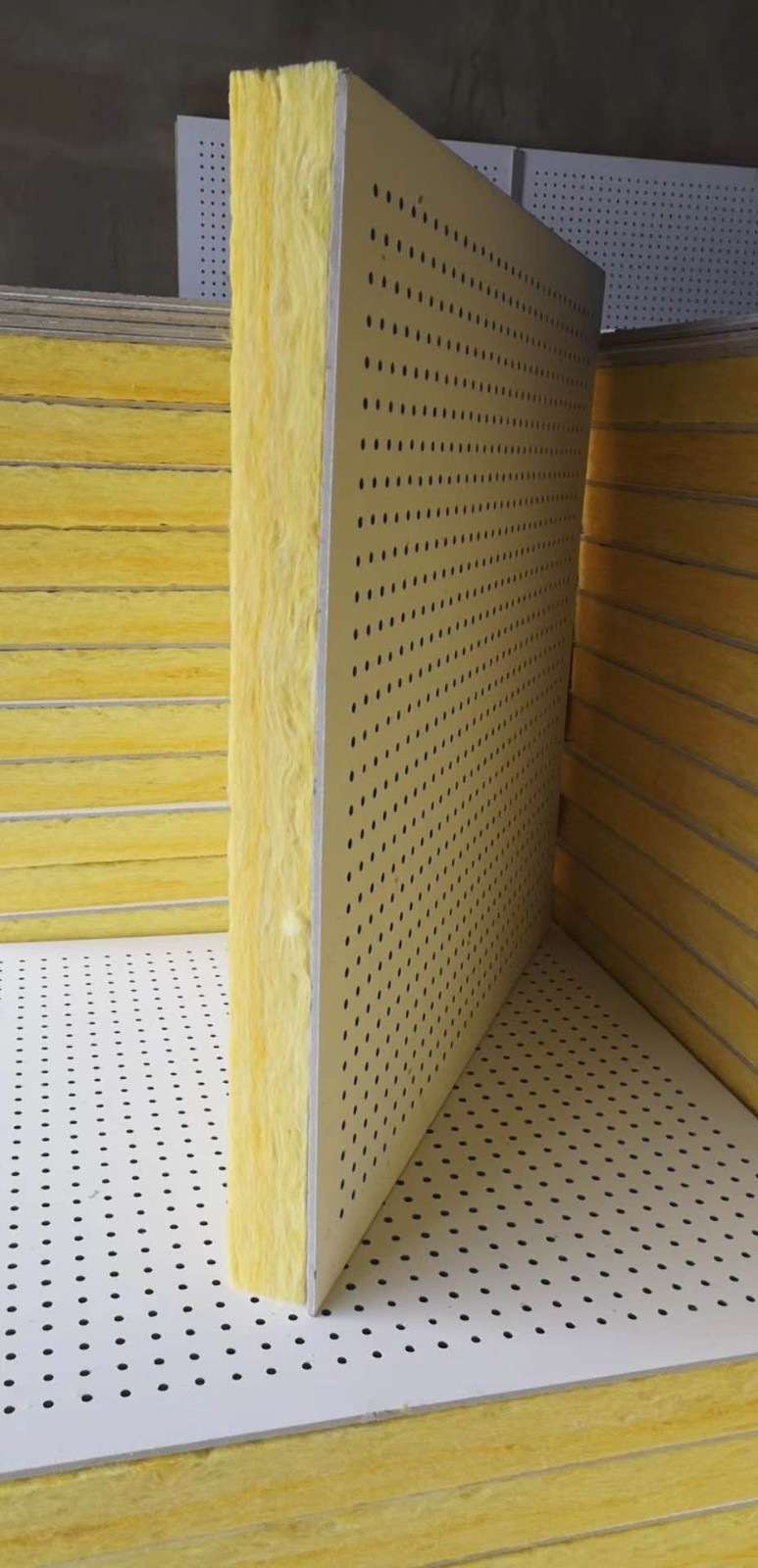 首页 详细页面                    价 格:面议 穿孔吸音复合板主要