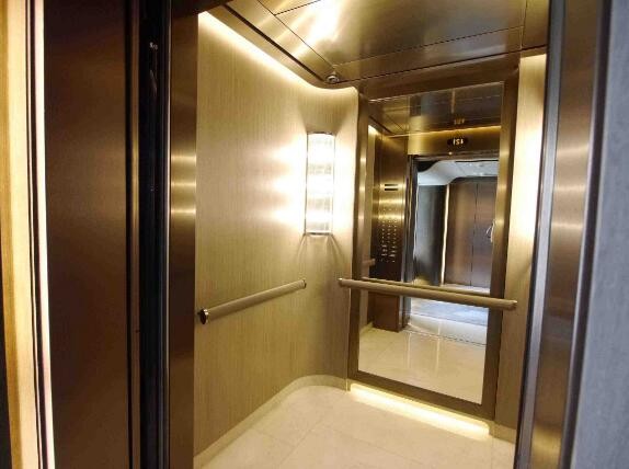 电梯间内图片
