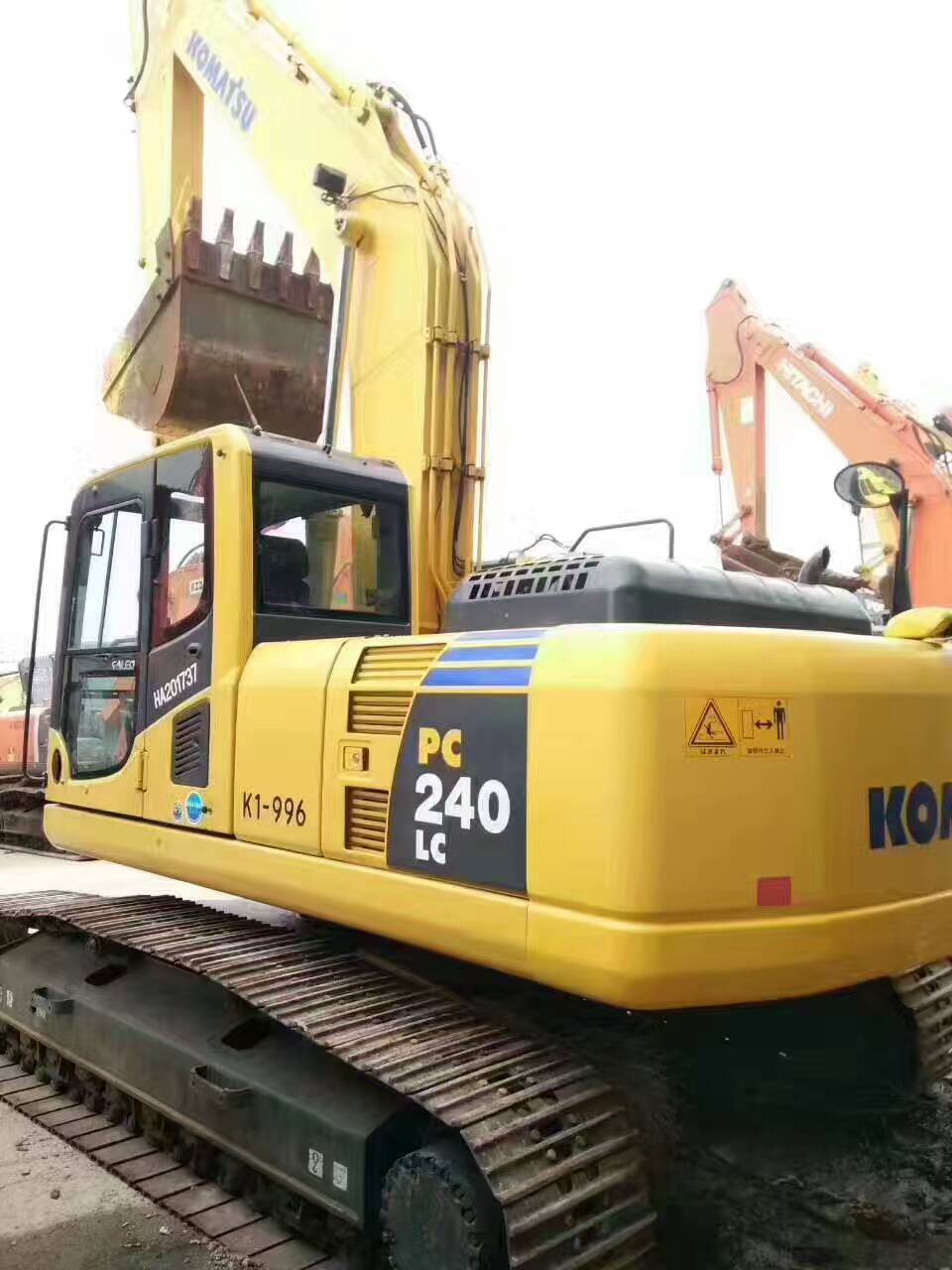 21_小松240-8挖掘机出售,符合环保要676868求_上海鑫海二手挖掘