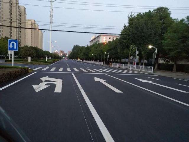 首页 详细页面  道路交通标线主要划设于道路表面,经受日晒雨淋,风雪