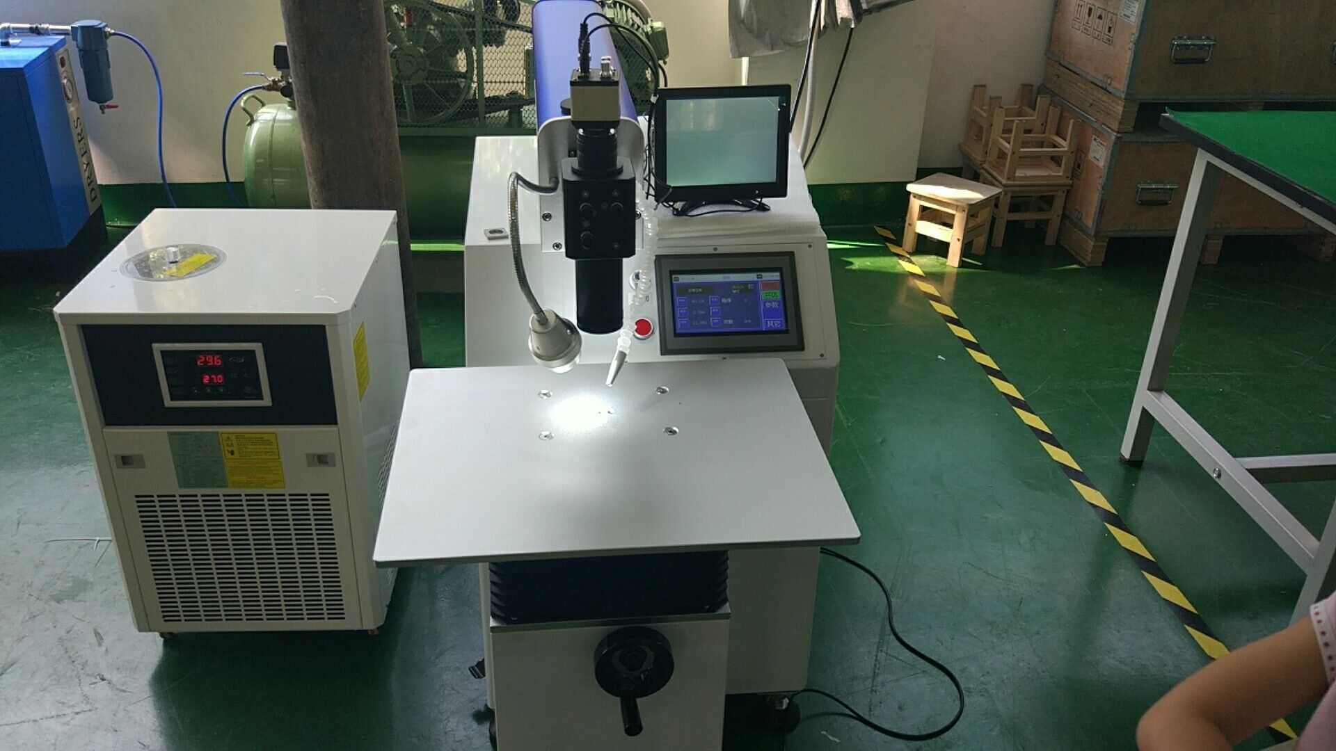 激光点焊机.jpg