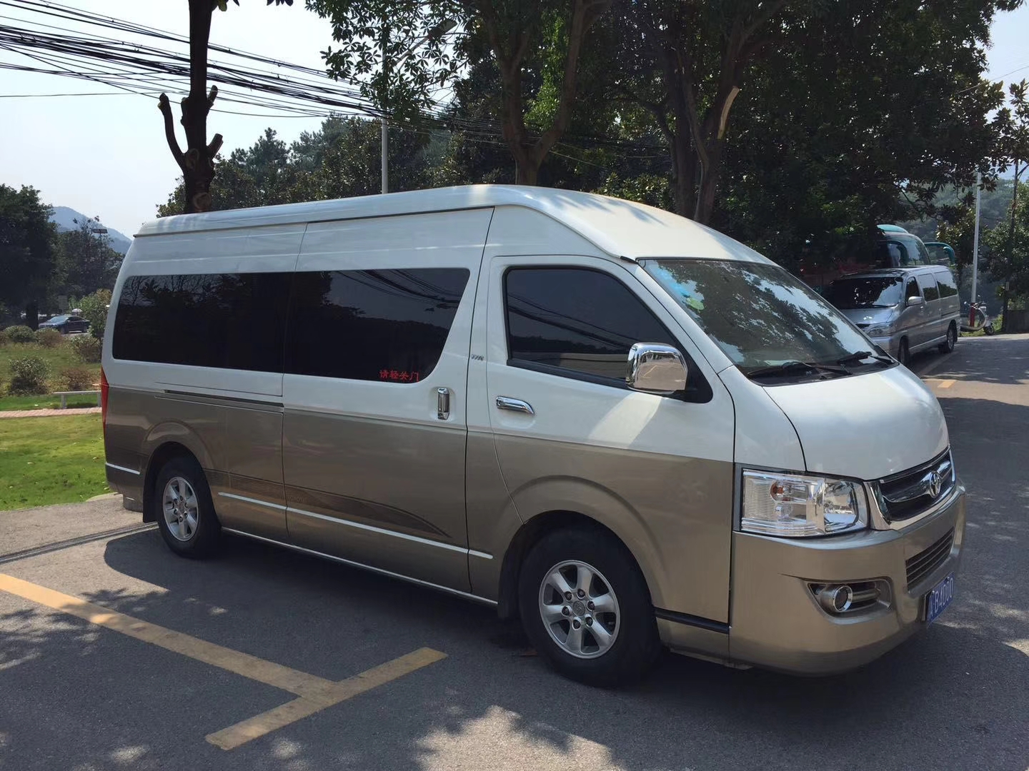 長沙包車,14座18座豐田考斯特中巴車包車帶司機多少錢一天