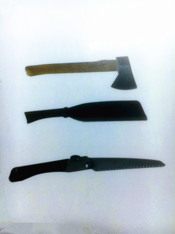 工具包采用涤纶涂层织物,防水性强, 工具由:,锯,斧头,锹,扑火拍,五齿