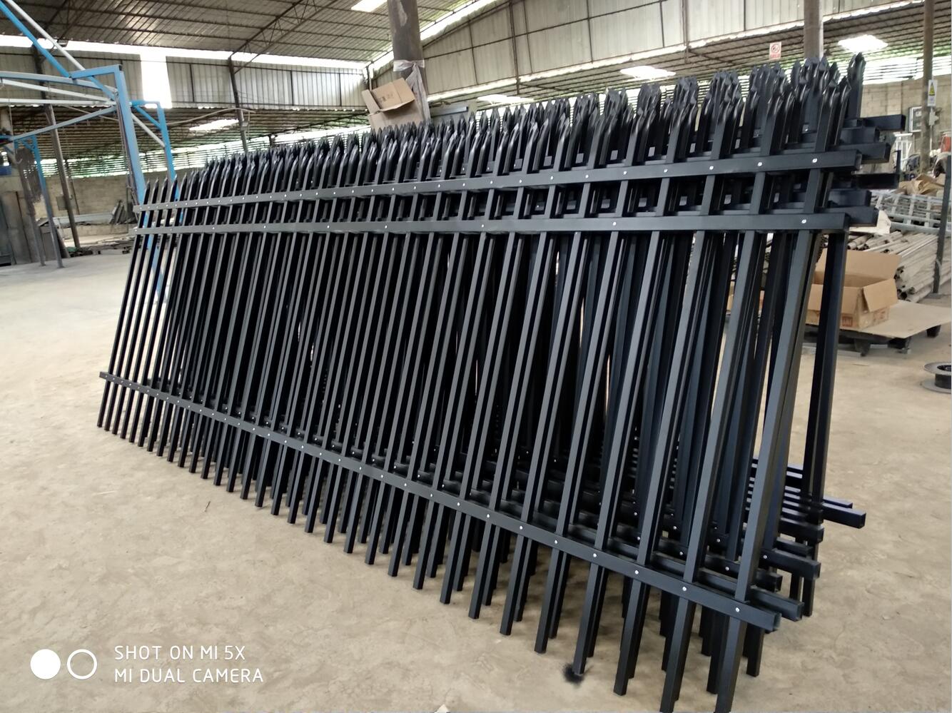 南宁锌钢护栏厂,南宁锌钢护栏价格,锌钢护栏定制