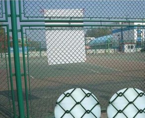 金堂篮球场围栏网，金堂体育场防护栏，金堂运动场护栏网
