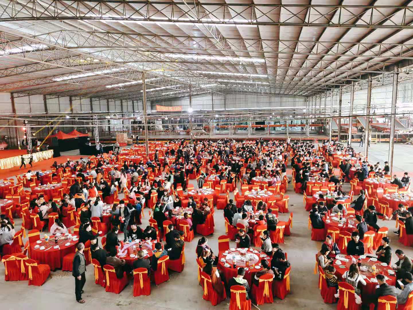 承接东莞境内加工厂大型年会餐饮尾牙宴流水席围餐盘菜