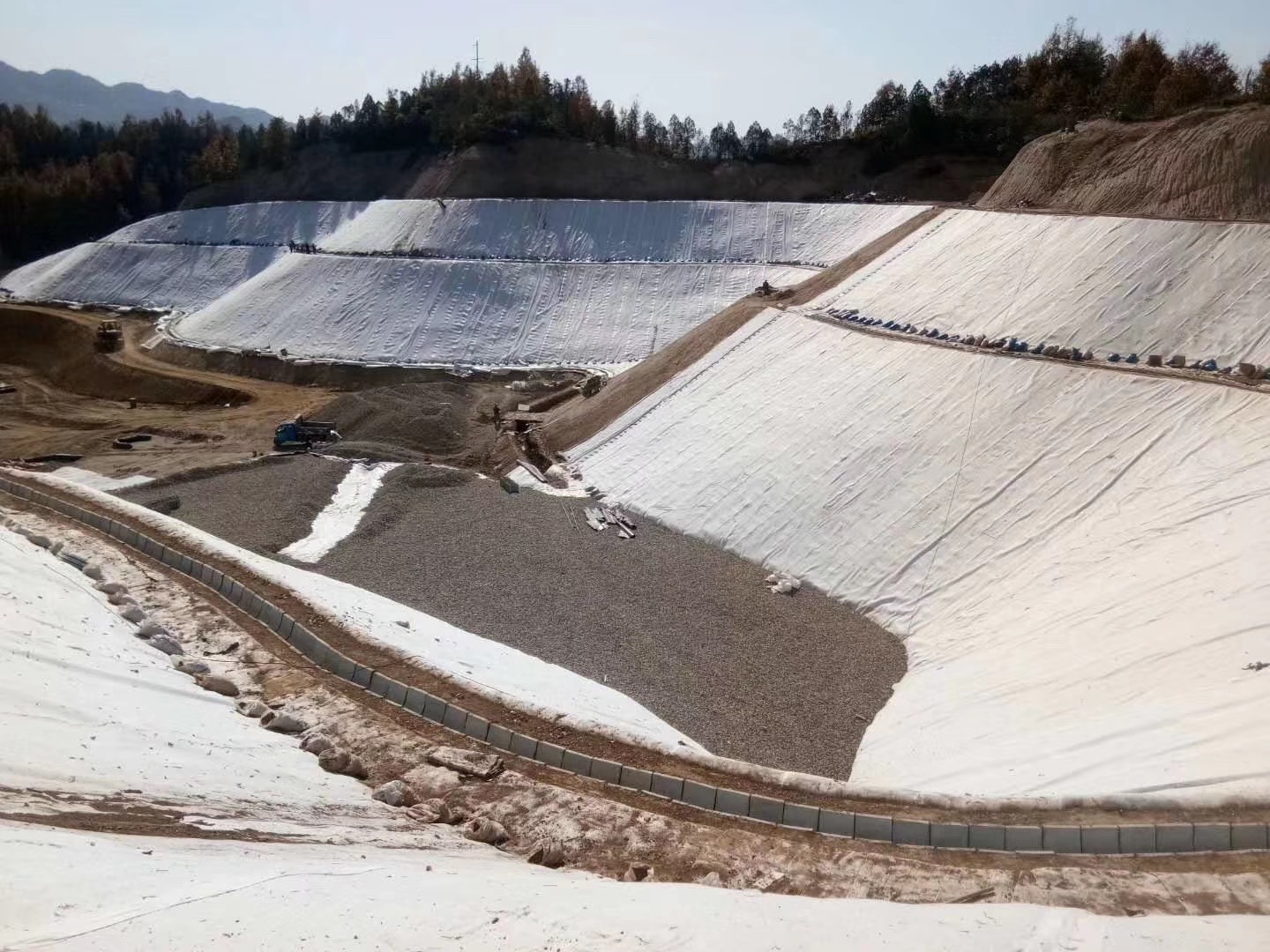 人工湖防渗覆膜膨润土防水毯