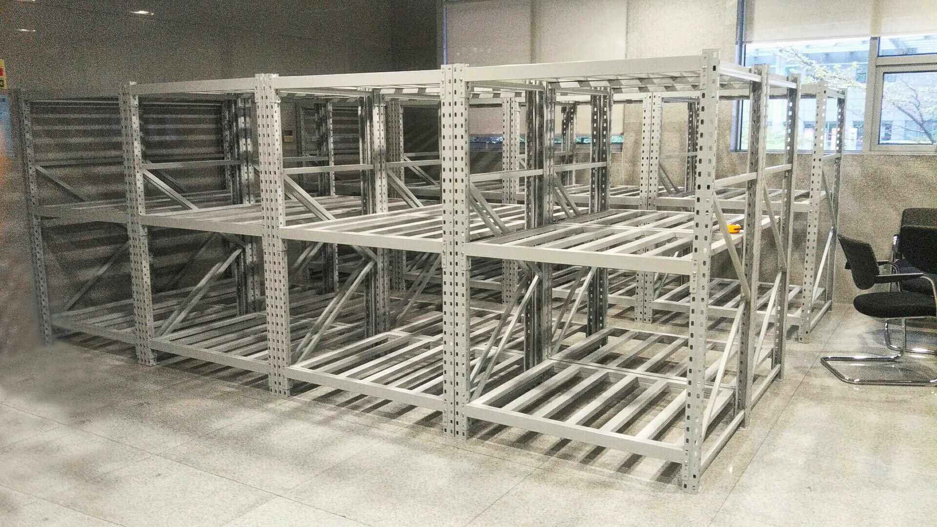 银行摆放资料隔挡中型货架