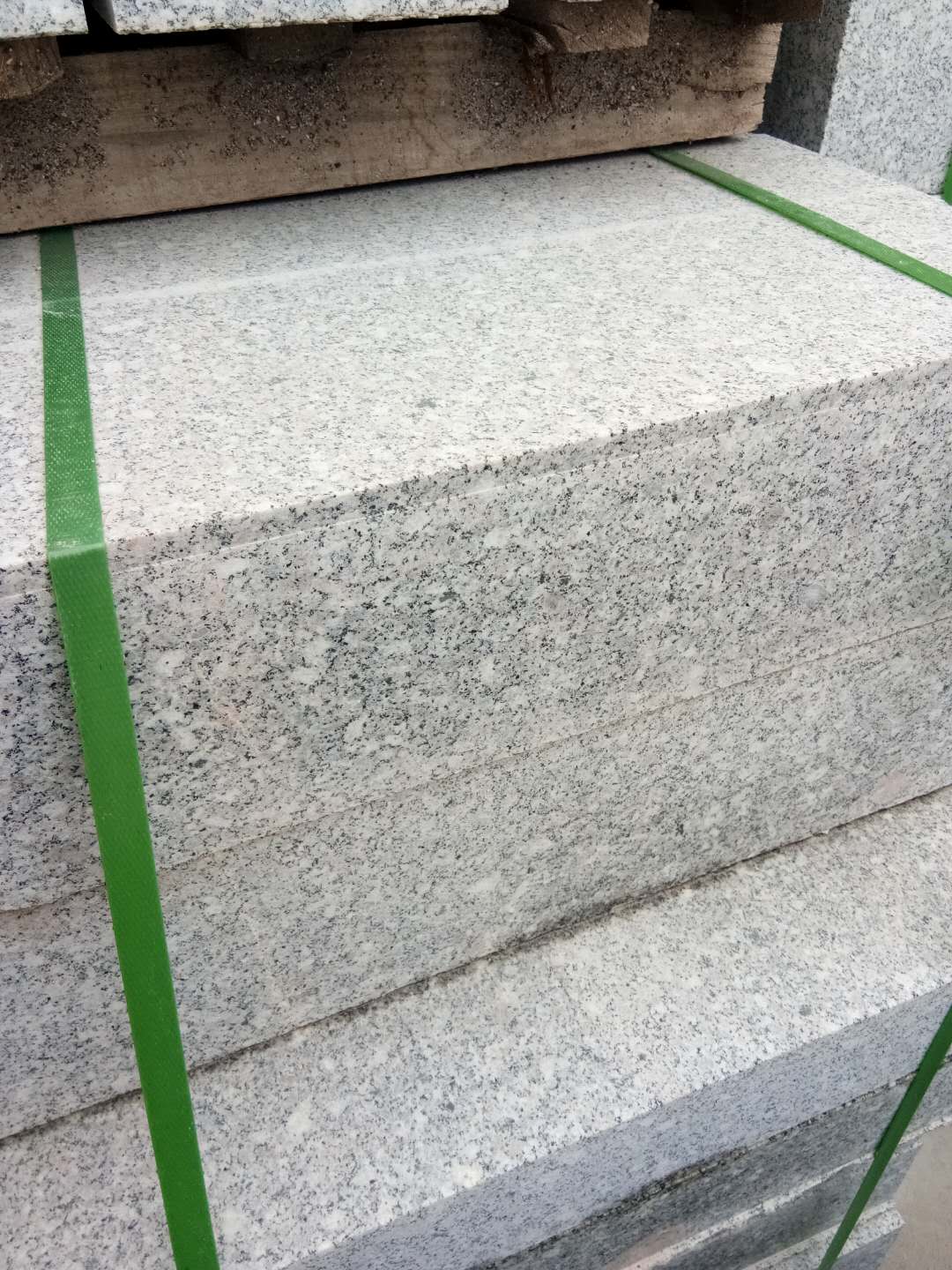 衡阳石材厂供应芝麻灰花岗岩,芝麻灰地铺板,芝麻灰路沿石