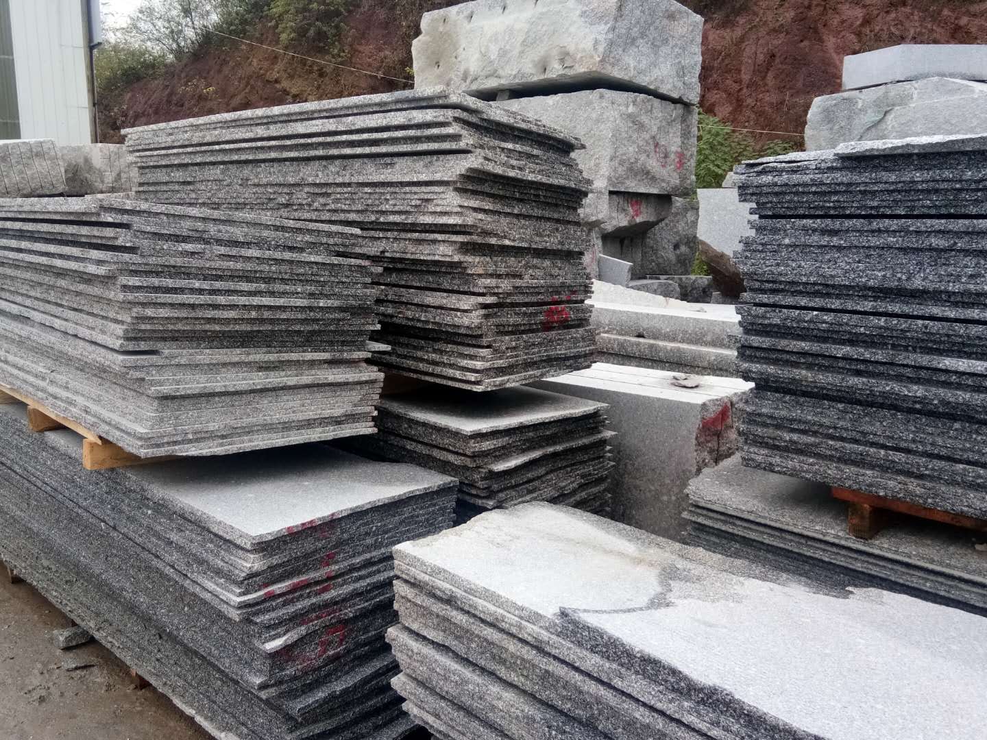 衡阳芝麻灰花岗岩路平石工程,石材路缘石厂家定制