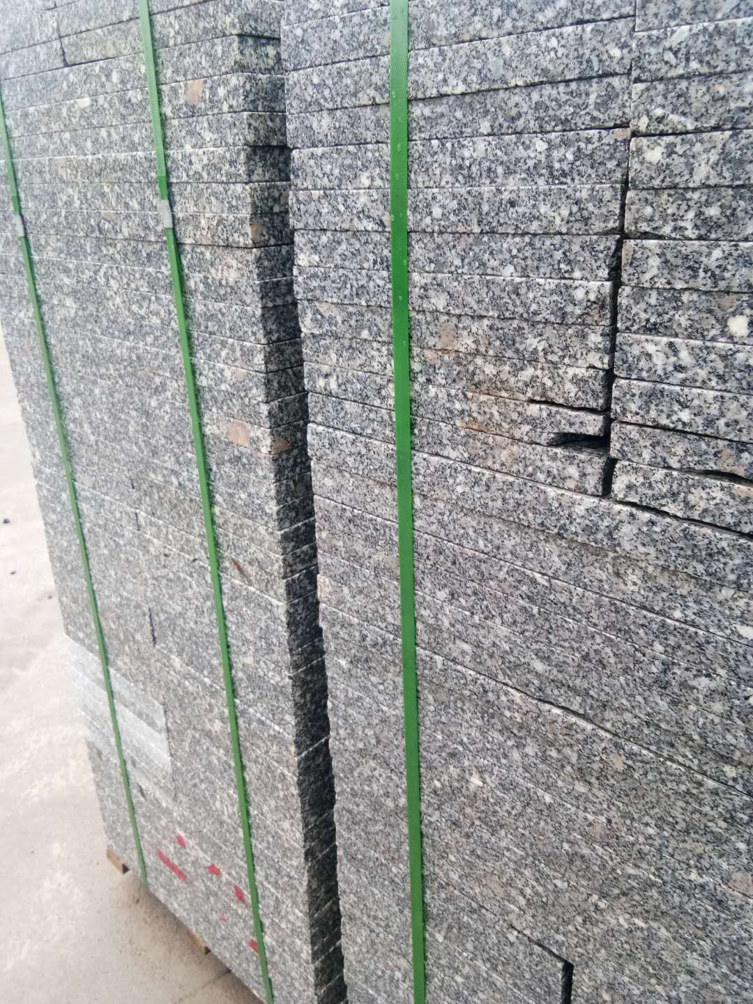 衡阳厂家供应楼梯踏步石板,芝麻灰花岗岩踏步砖,光面台阶石板材