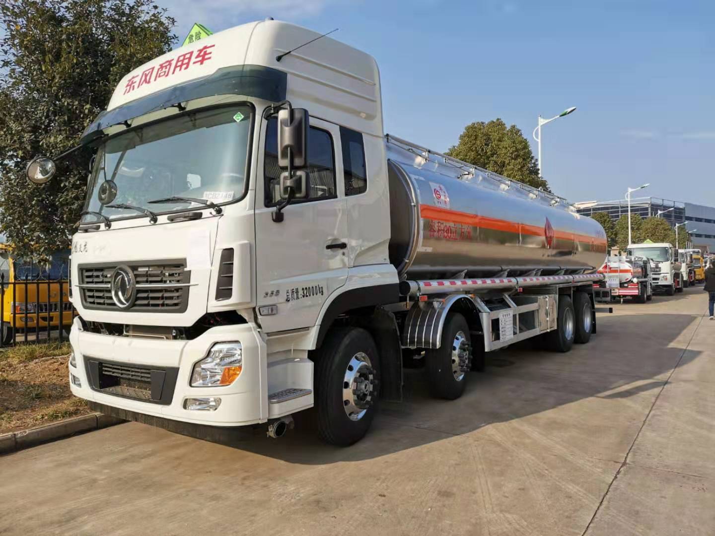 湖北楚胜油罐车厂家批发价包上浙江牌照一条龙服务