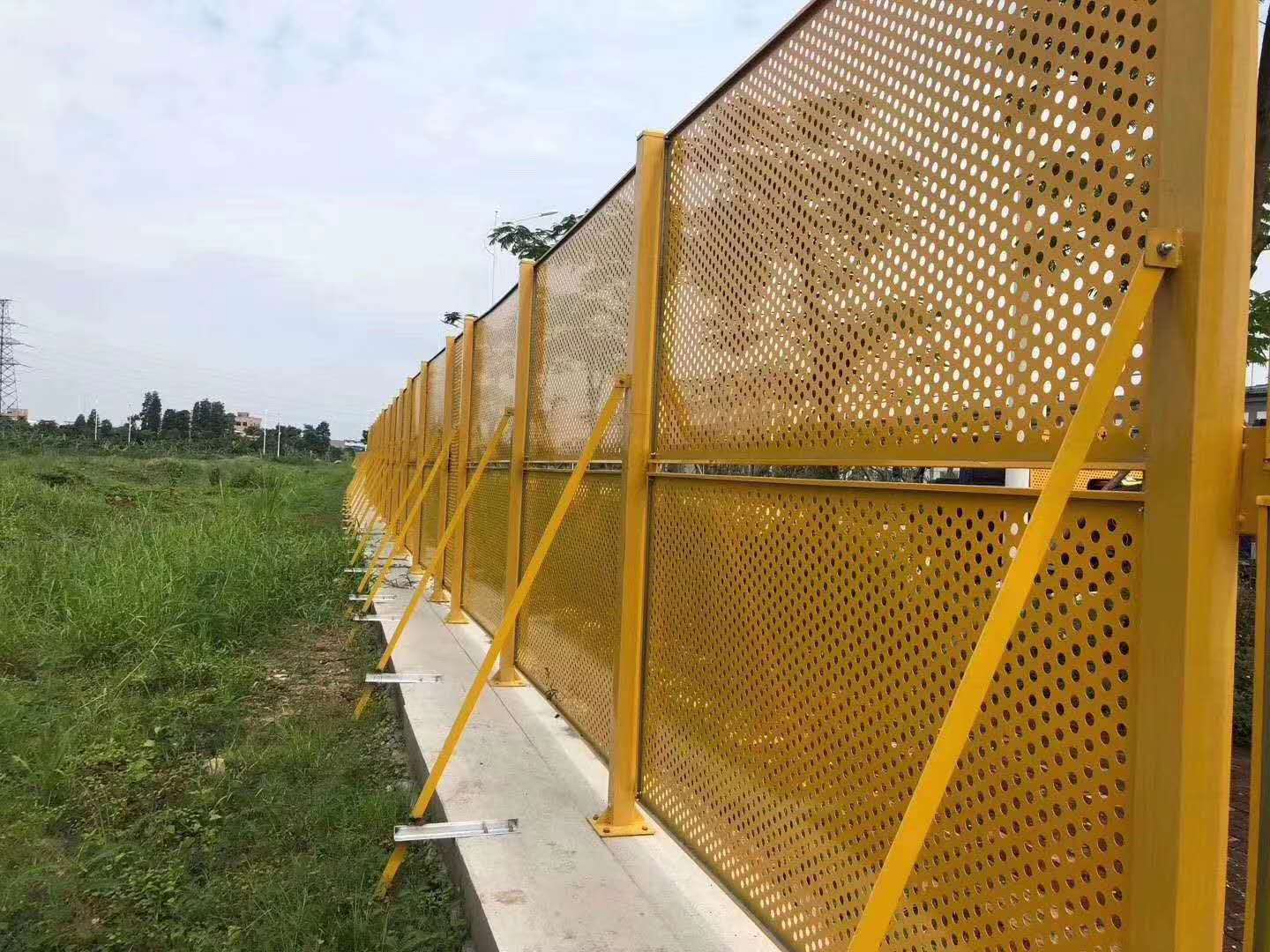 珠海金湾区工地道路围蔽施工抗风防护镀锌冲孔板围挡