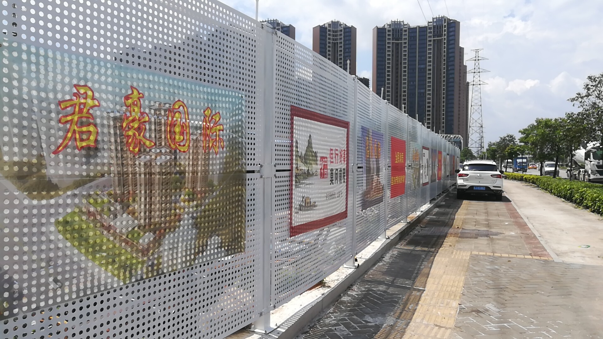 外形也更为美观 对于标识语宣传语横幅的安装也更为方便简洁.