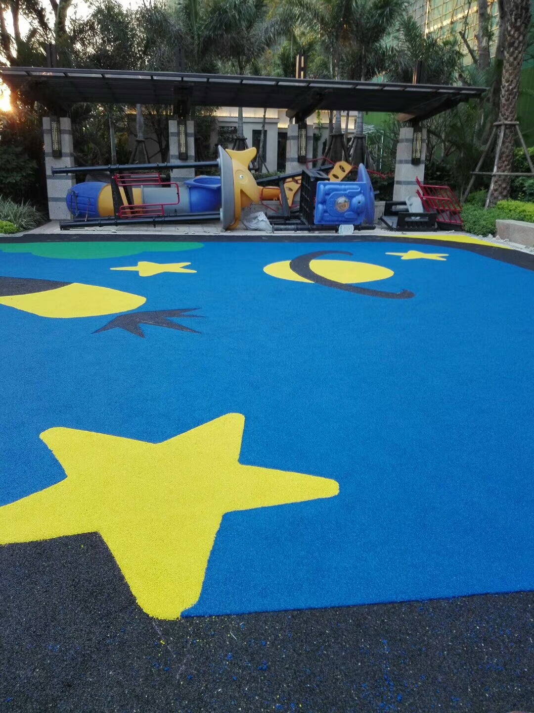 儿童游乐场彩色塑胶场地施工深圳epdm塑胶跑道材料厂家