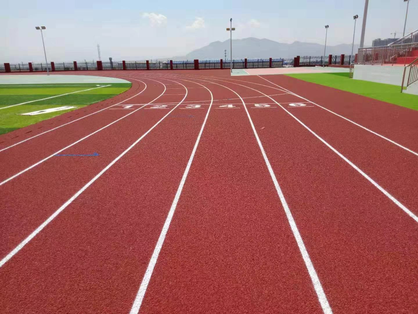 深圳全塑型塑胶跑道材料厂家,运动场400米标准跑道施工