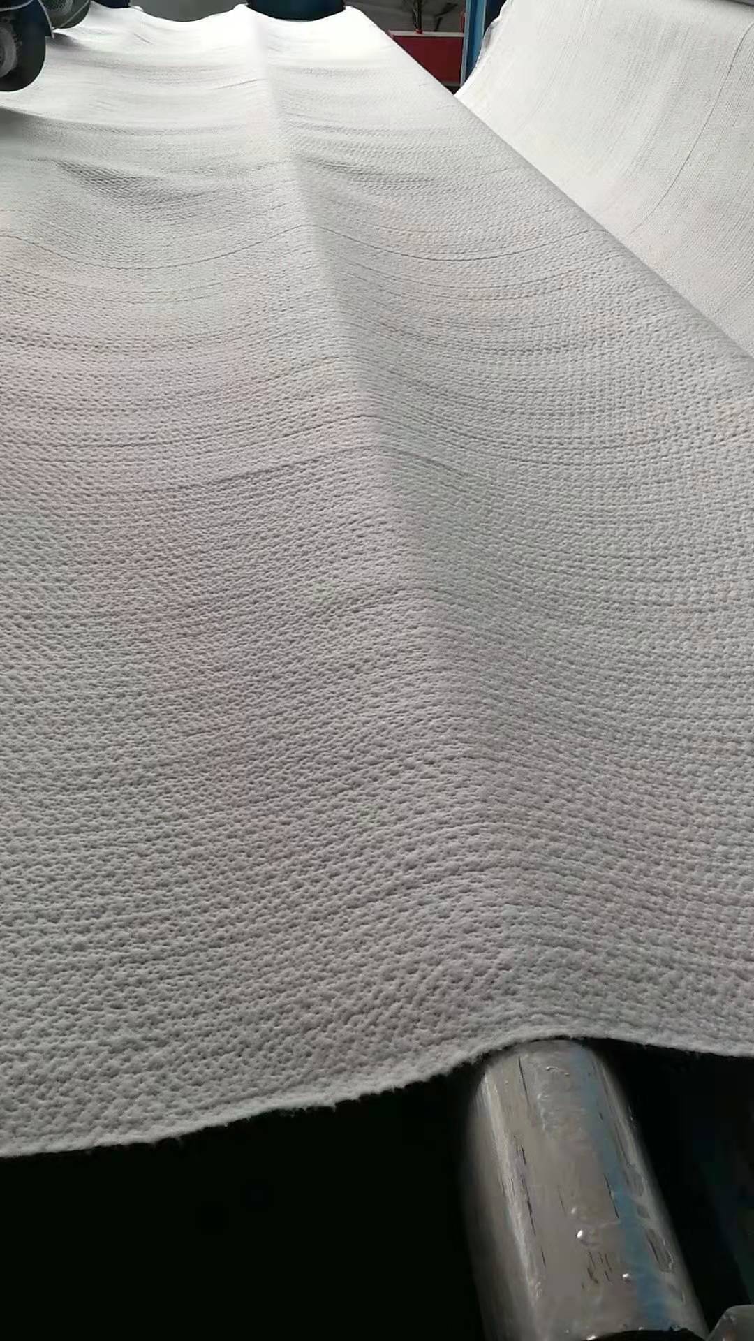 供应天然钠基膨润土防水毯,宿迁人工湖gcl防水毯厂家