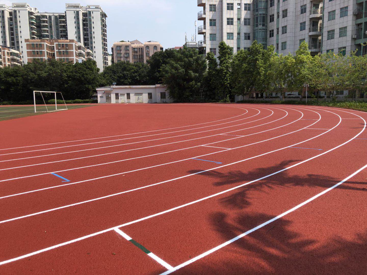 36_400米标准跑道,全塑型塑胶跑道面层材料_深圳市进秋体育设施有限公