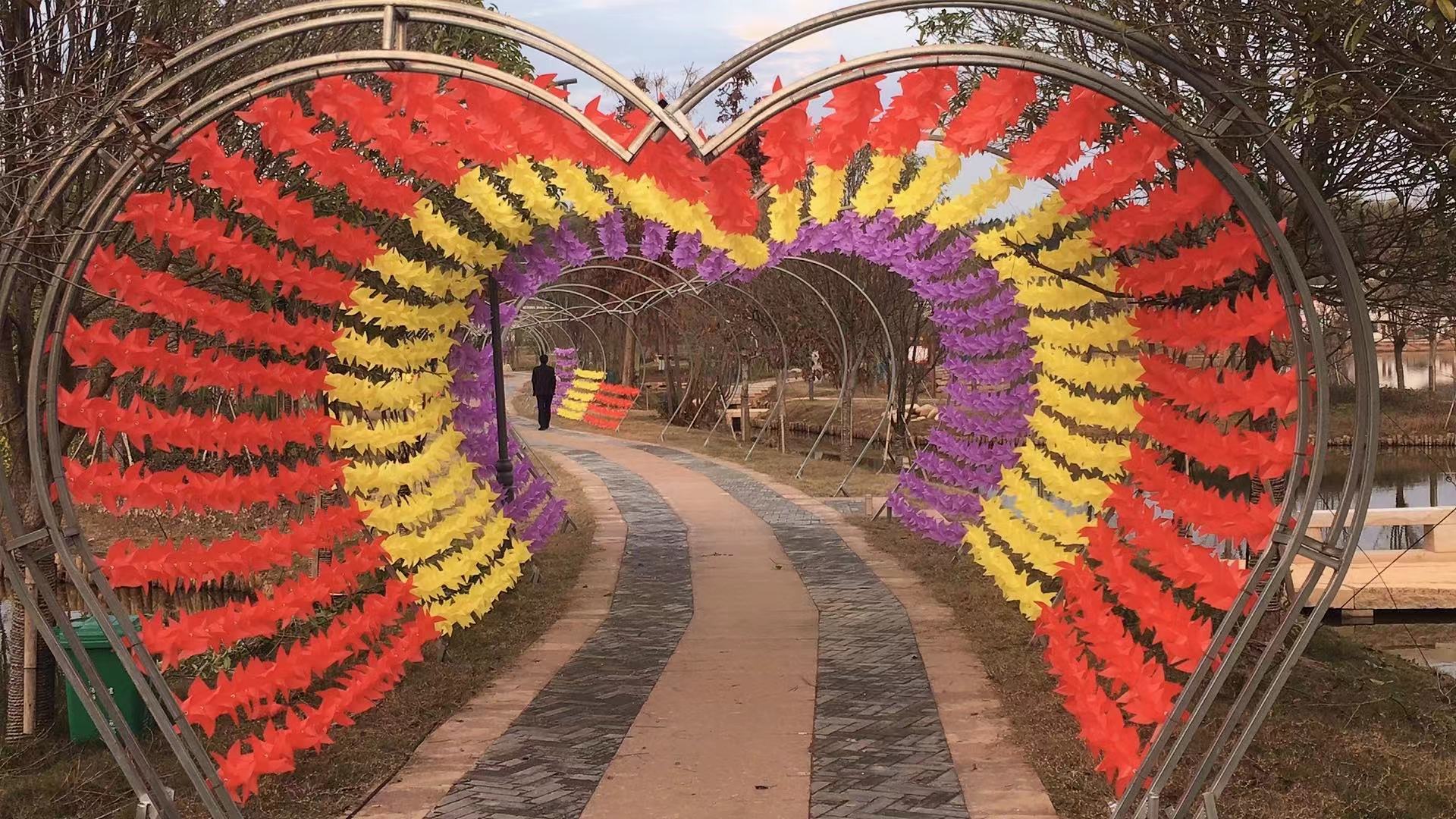 浙江杭州七彩风车长廊出售荷兰风车定制,风车厂家