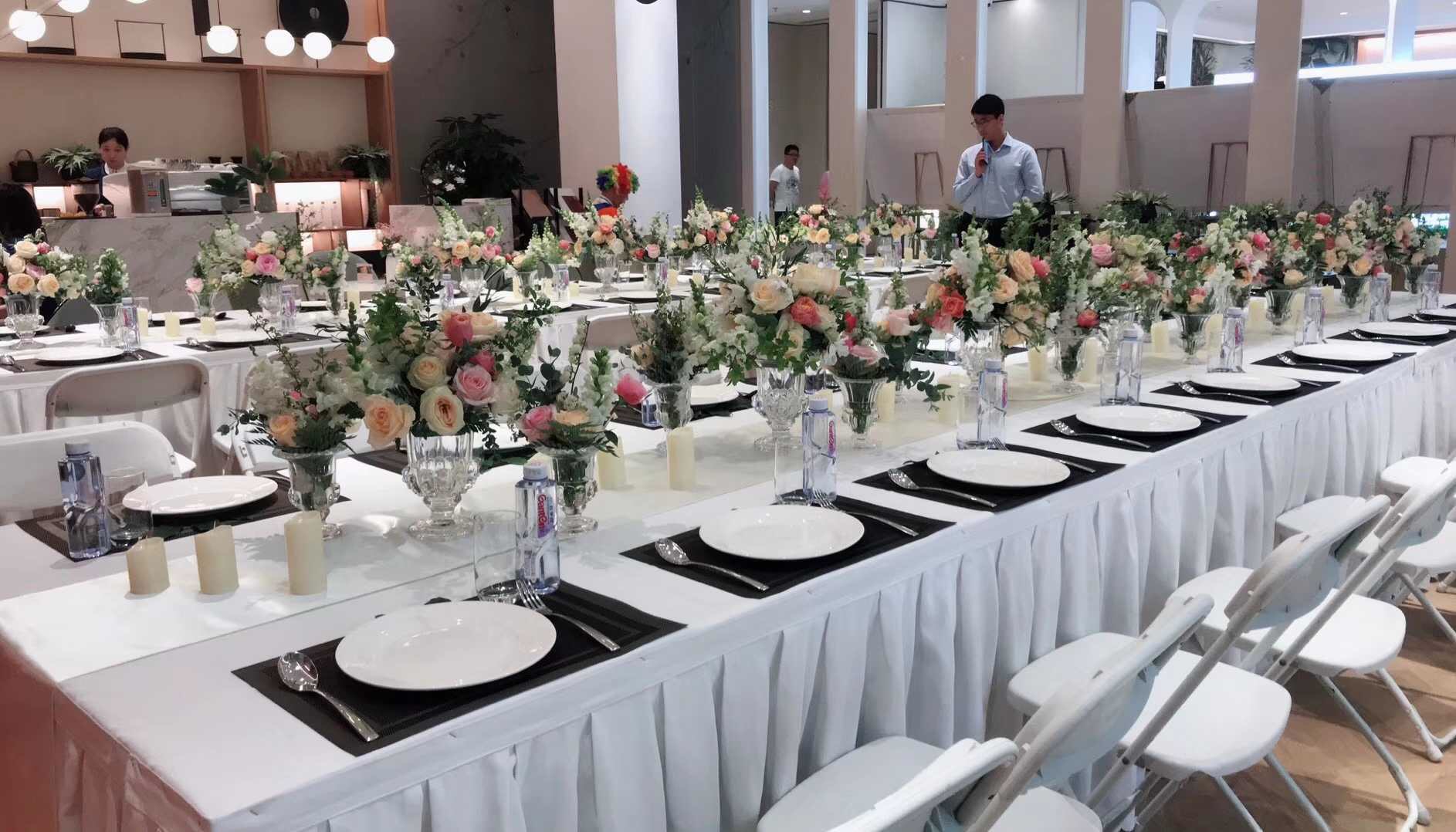 自成立以来专注于冷餐会宴会外卖服务,本公司主要从事商务茶歇,西式