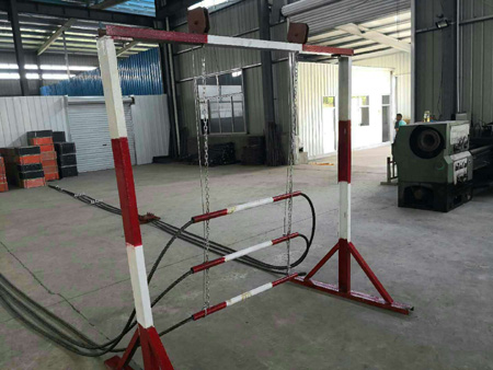 2跑车防护装置 常规式 底升式均有 生产销售斜井跑车防护装置,一