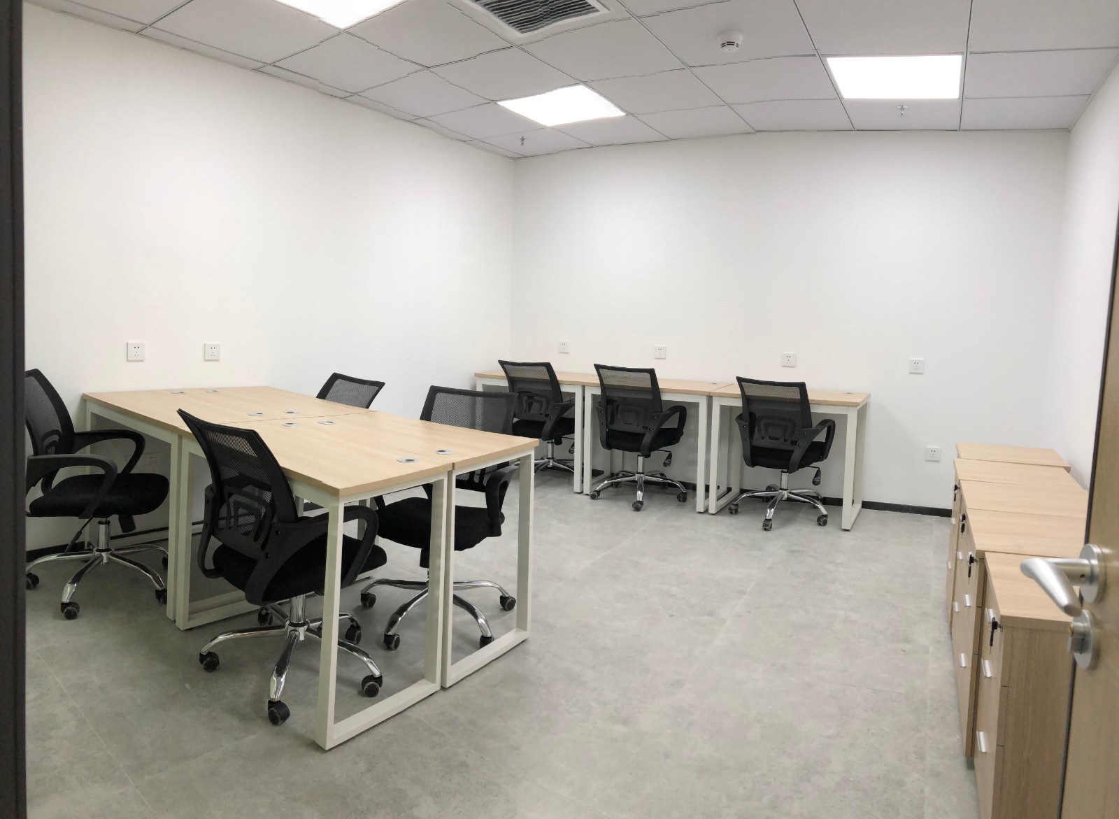 直租小型办公5一6人即租即用丨精装配新家私